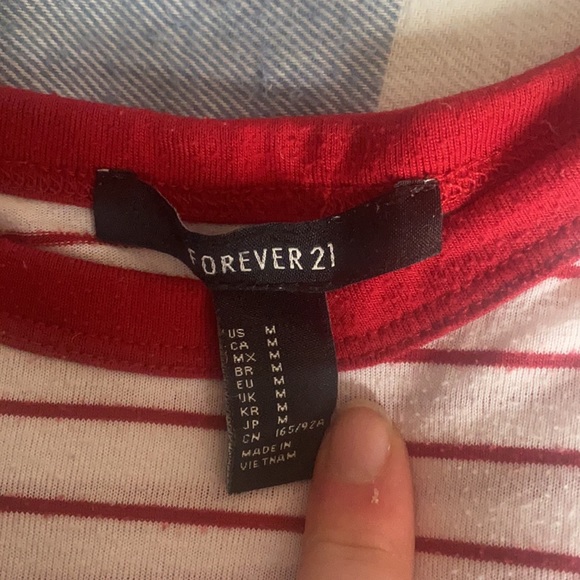 Forever 21 red and white lined cropped top size medium - Picture 2 of 4